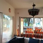 Pine Tree Beachfront וילה *