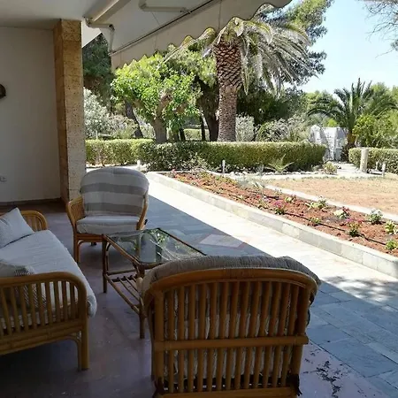 Villa Pine Tree Beachfront Drosziá
