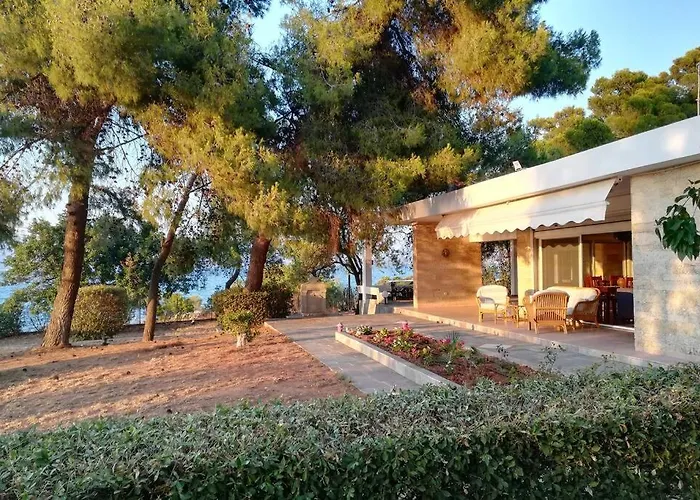 Pine Tree Beachfront Villa Drosia (Central Greece)