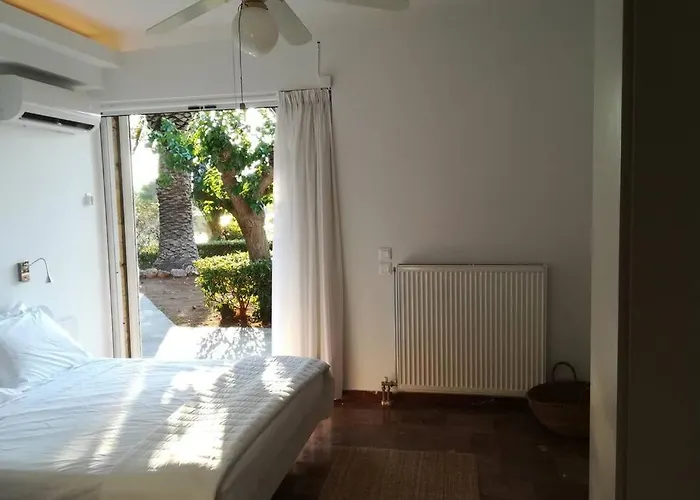 Pine Tree Beachfront Villa Drosia (Central Greece)