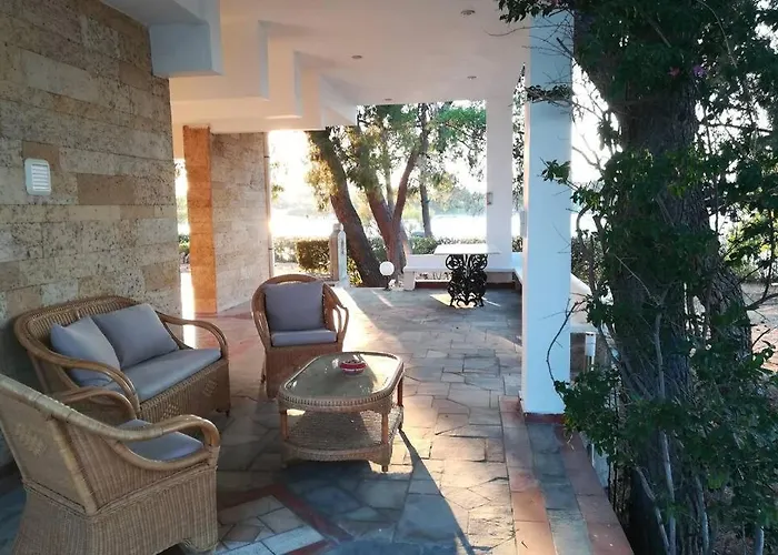 Pine Tree Beachfront Villa *